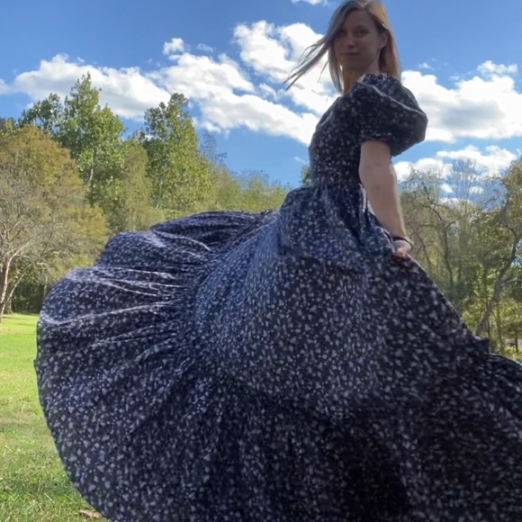 Meet your Posher, Jessica PS ALWAYS up for a great TRADE - Picture 2 of 16